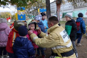 ПОЖАРНЫЕ СНОВА В ГОСТЯХ У РЕБЯТ